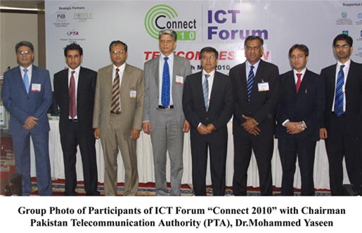 group photo of participants of ICT forum