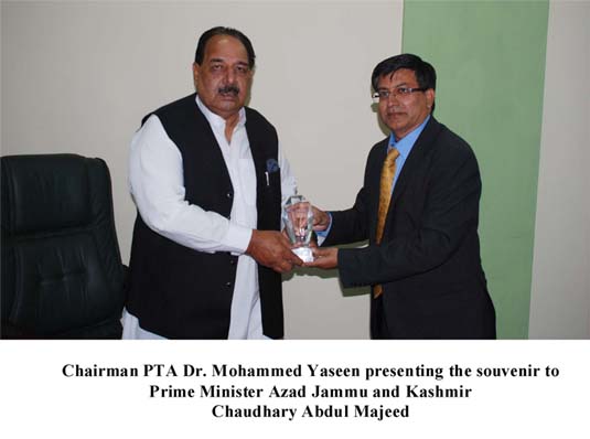 Dr yaseen presenting souvenir to prime minister azad jammu kashmir 