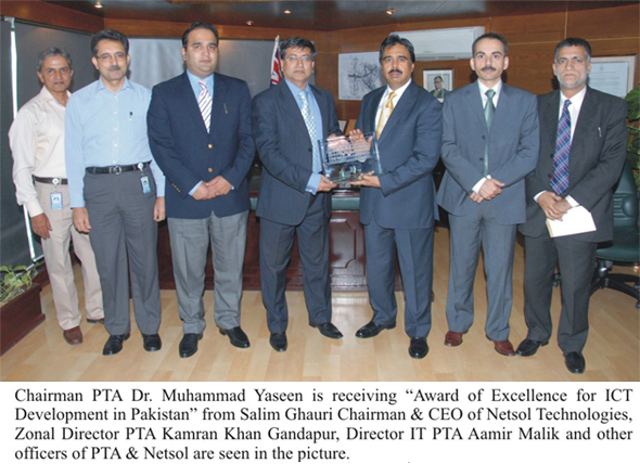 chairman pta receiving award of excellence 
